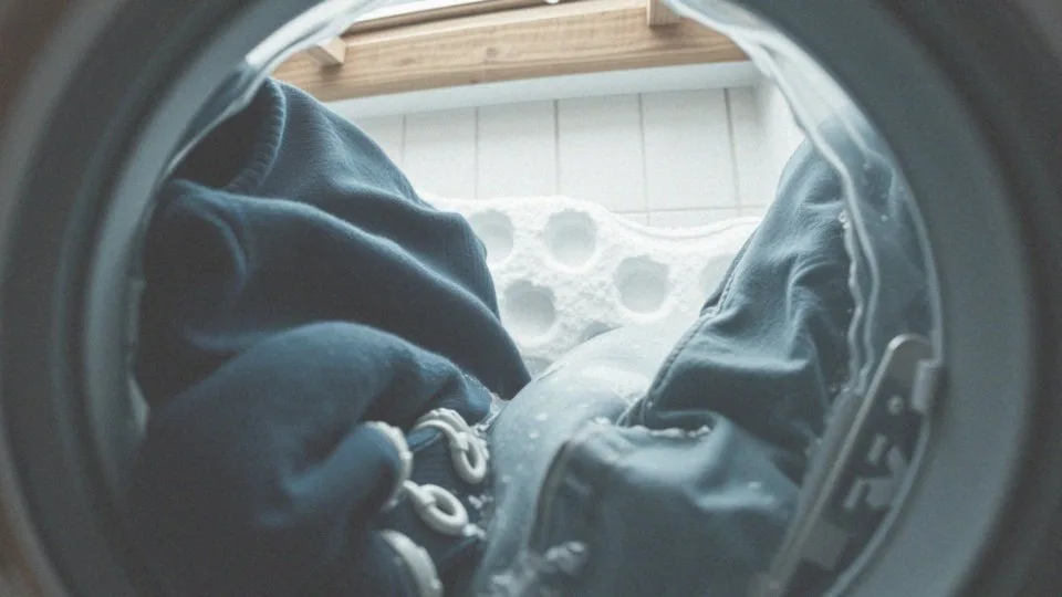 Jak zmniejszyć ubranie w praniu? Skuteczne metody i porady